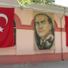 a köztársaság lobogója és a megalapítója:M.K. Atatürk